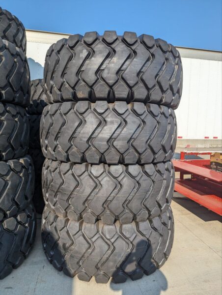 29.5-25 29.5-25 28 PLY GRIZZLY OTR TIRE